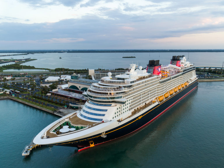 H2-Whoa! Die erste Disney-Attraktion auf See geht an Bord der Disney Wish in Betrieb